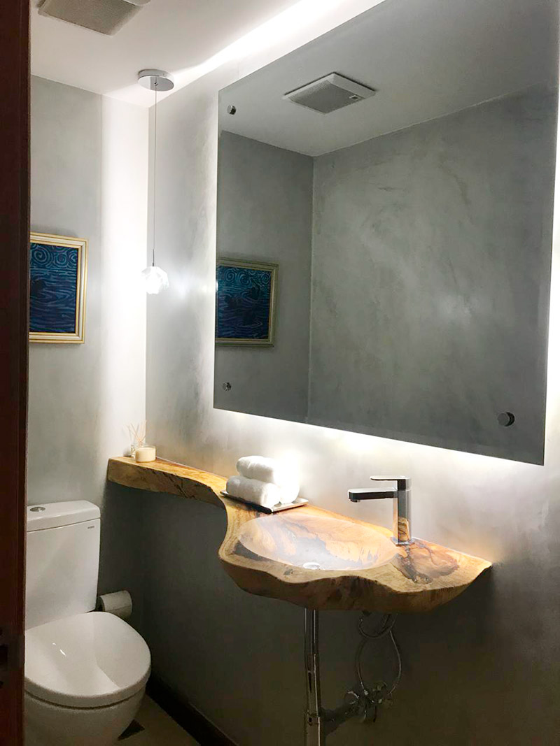 Aseo decorado con materiales naturales